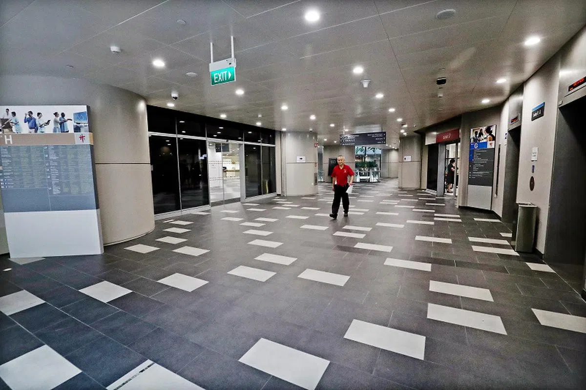 设立国家传染病中心之初，团队必须设计步行路线及工作流程，将交叉感染的概率减到最低。（联合早报）
