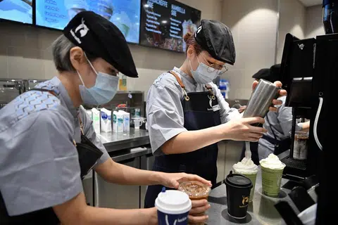中国知名品牌瑞幸咖啡今年3月进军狮城。（海峡时报）
