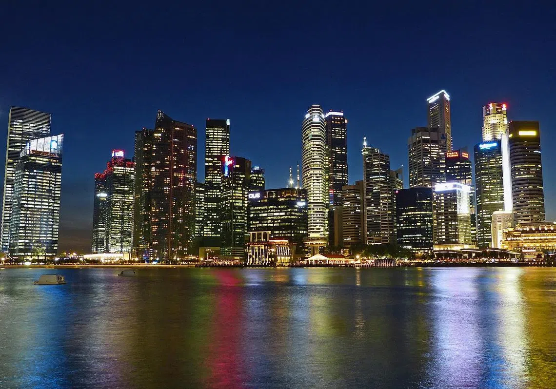 新加坡在一项亚洲国际化城市指数调查中，屈居于香港之后。（海峡时报）