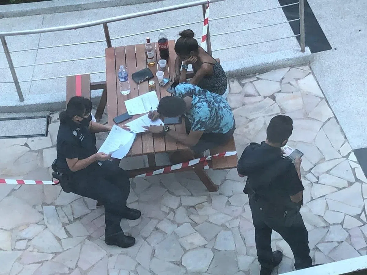  警察来了。（蚁粉提供） 