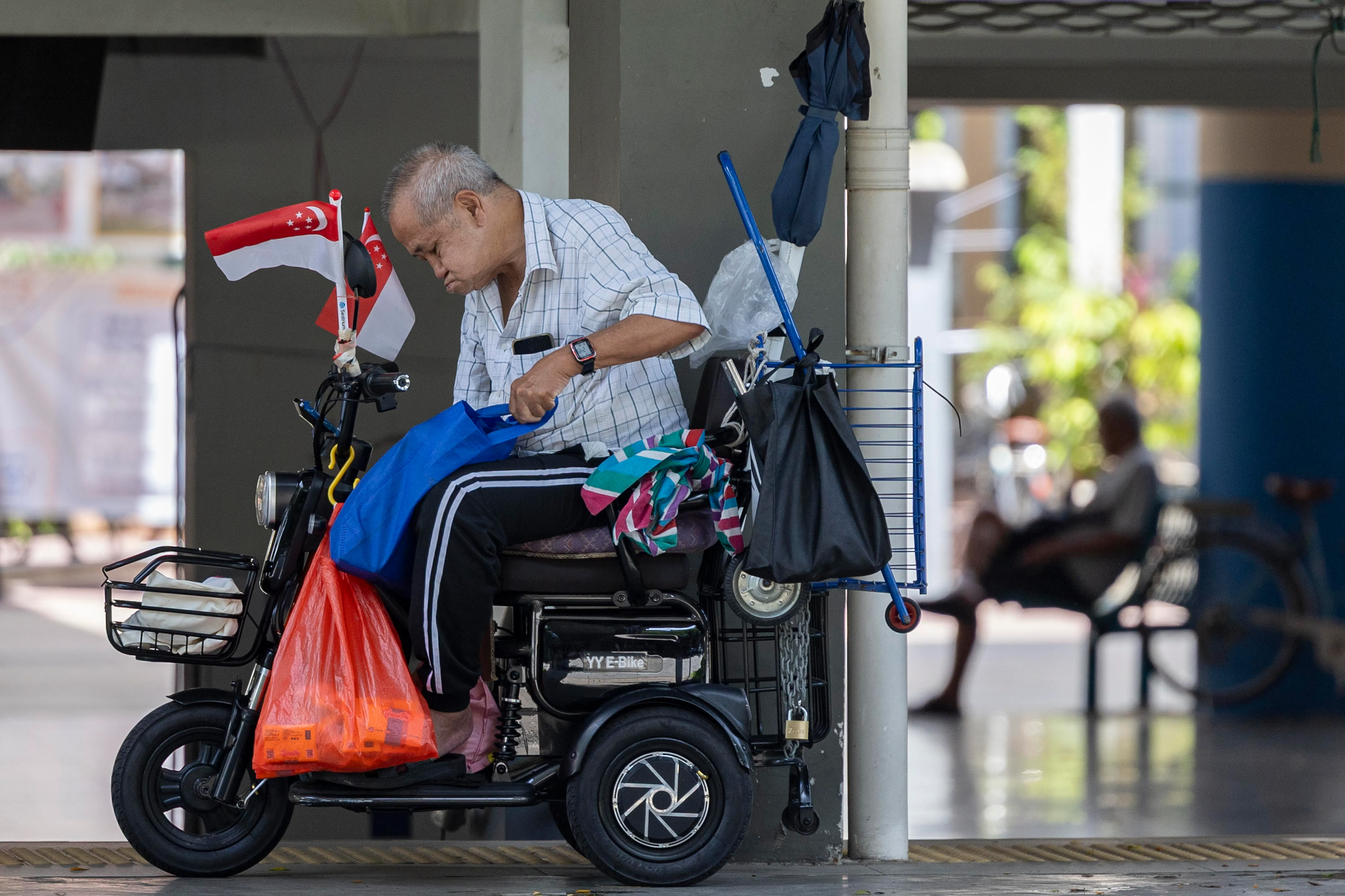 新加坡目前已经有21%人口年龄在65岁及以上，属于超老龄化社会。