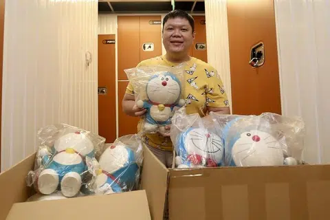 办公、学习、生活、储藏空间相互重叠，过于拥挤也不舒适，许多想要找回空间的国人于是开始寻找外头的仓储空间来租用，解一解燃眉之急。（海峡时报）