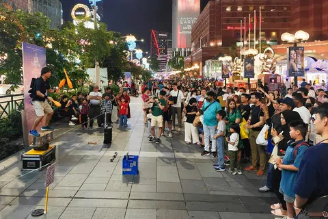 乌节路商联会主席邵在忠认为，乌节路商家的生意，预料还没回到应有的水平。（联合早报）