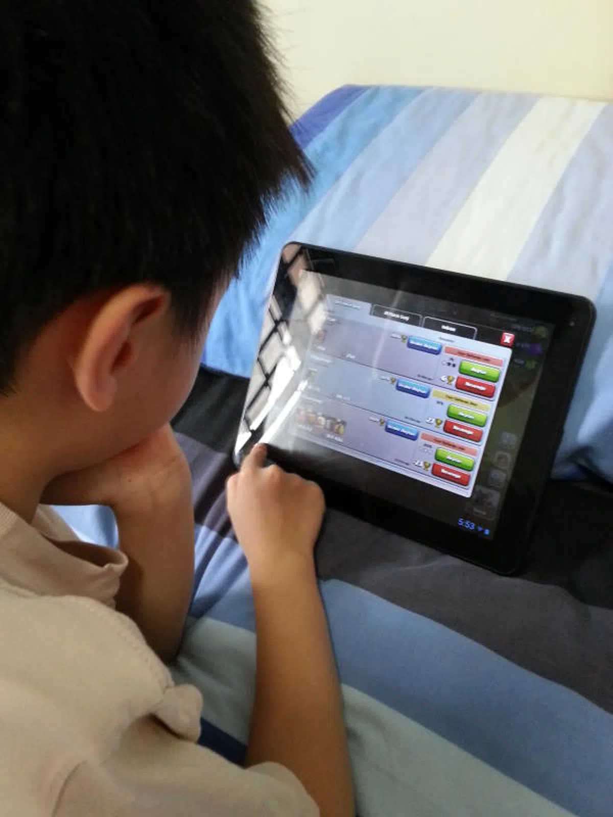  多久的“屏幕时间”对孩子来说才是健康的？（海峡时报） 