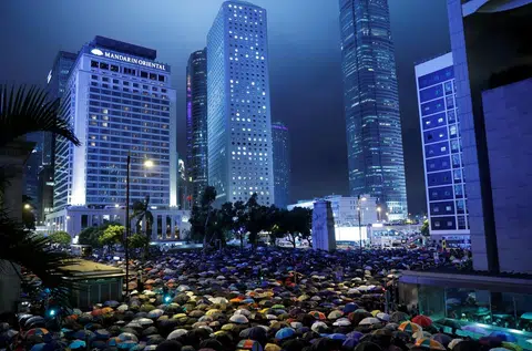公务员发起集会，大会称获逾4万人响应。（路透社）