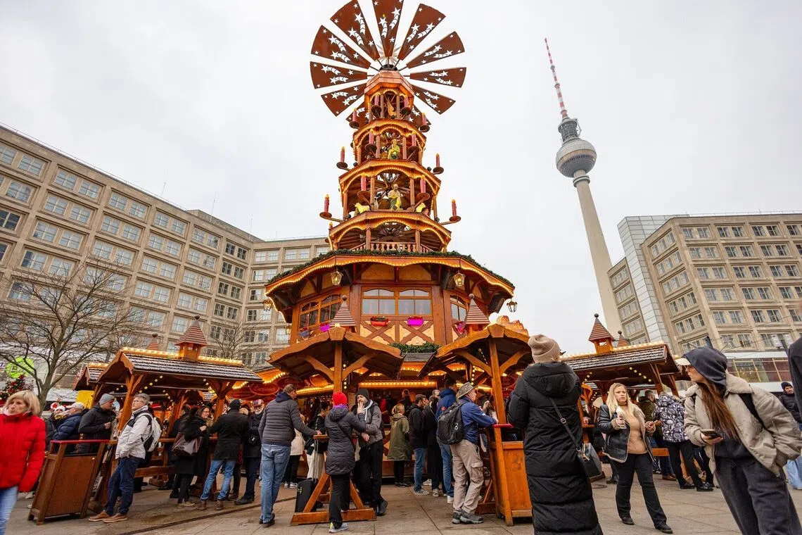 德国圣诞节的标配：圣诞旋转木马。不仅家里有，圣诞市场也必定会看到它。