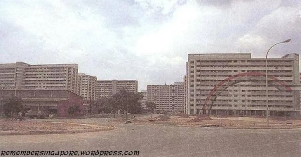  刚落成时的彩虹组屋。(remember Singapore) 