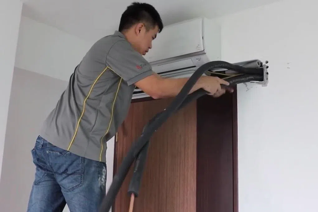 外界普遍认为，蓝领工作遭AI取代的风险较低。