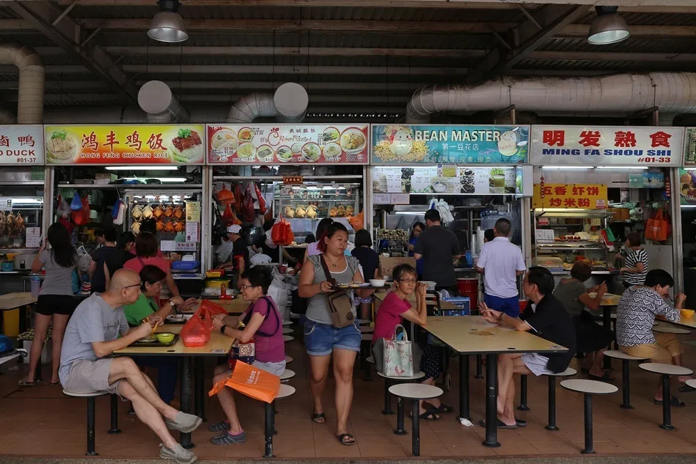 同一排摊位里面，就找得到大展“鸿”图和兴旺“发”达。