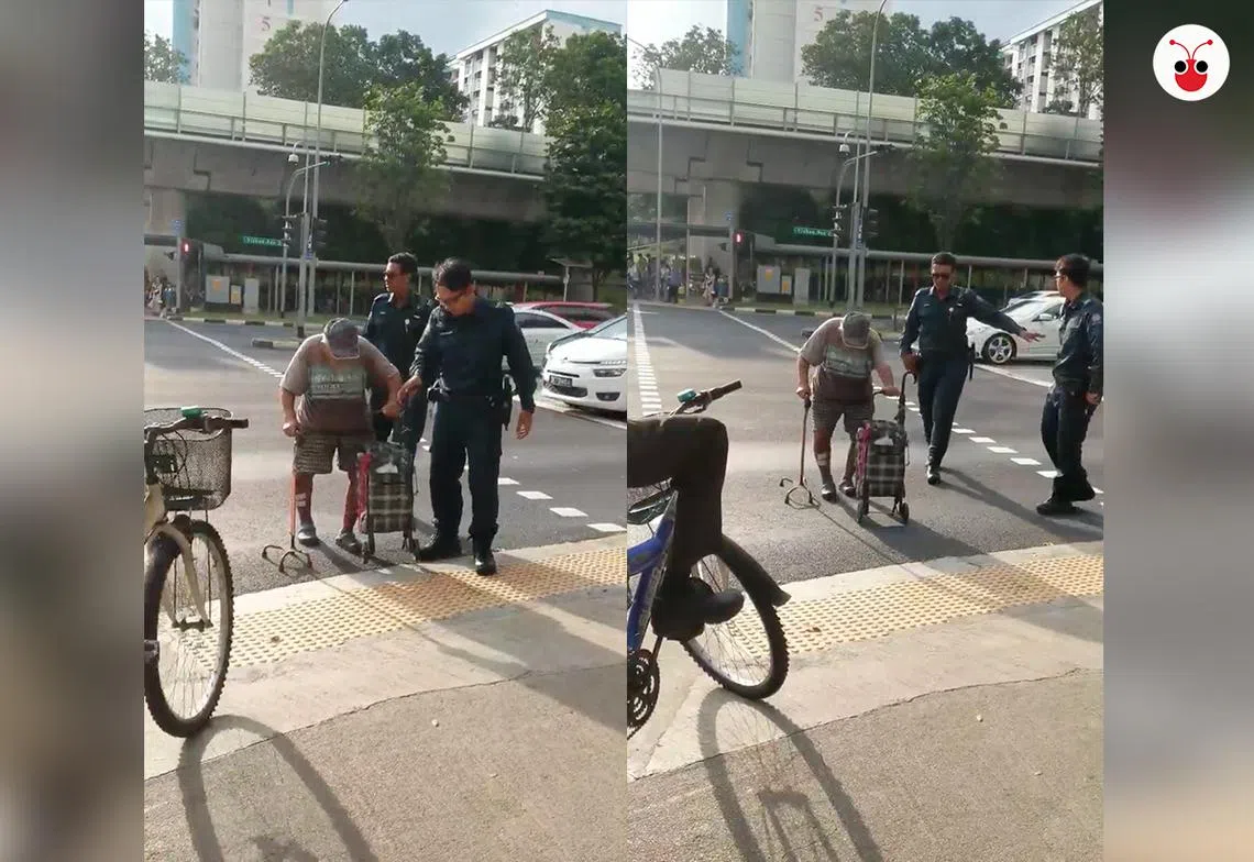 老伯行动缓慢，两名邻里警察立即上前射出援手。（视频截图）