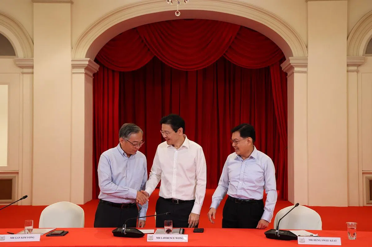 设计对白：“我们说好了送上马，扶一程啊......”（联合早报）