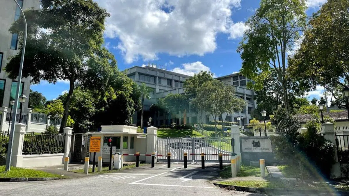 比拉哈里称，新加坡外交官如果全部都像他或是许通美，就“有麻烦”了。（谷歌地图截图）