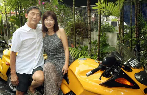 经过六个月的约会，邓先生和许小姐在2015年步入婚姻殿堂。（海峡时报）
