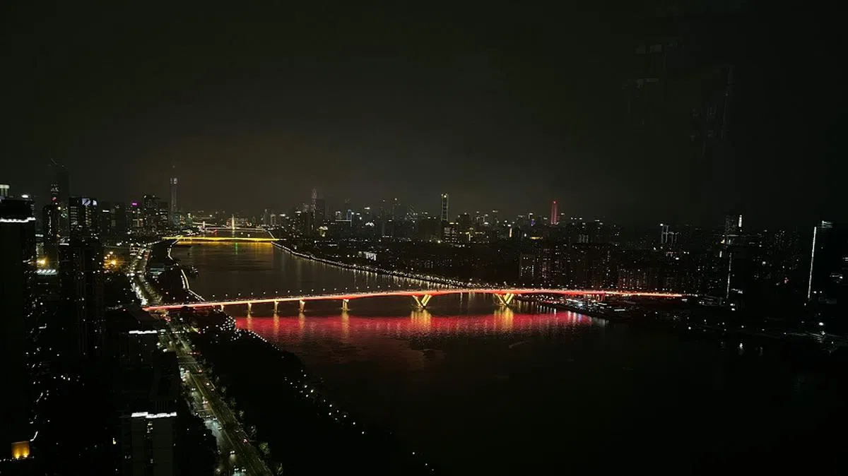 李显龙总理在脸书上透露，他上次到访广州是将近10年前的事，这次通过实地考察和与当地人接触，见证了广州这几年来快速增长和转型的成果。（李显龙总理脸书）