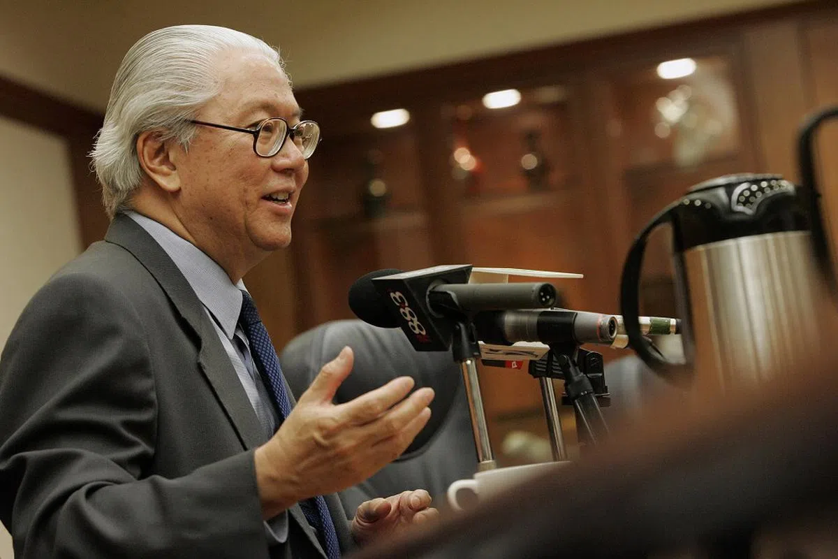 2005年8月31日，时任副总理兼国防及安全统筹部长陈庆炎在国防部接受媒体访问。（海峡时报）