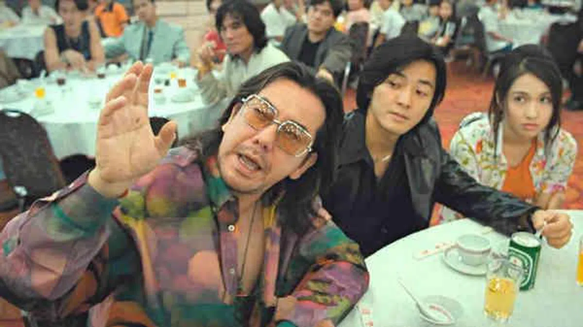  黄秋生（左）在“古惑仔”系列电影中饰演“大飞哥”，为本地观众熟知。（互联网） 