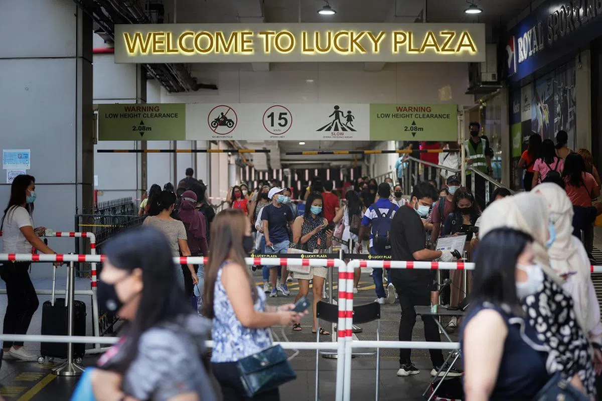 政府今年底将推行一系列照顾外籍女佣福利的措施，包括要求雇主必须确保女佣每月有一个休息日。（海峡时报）