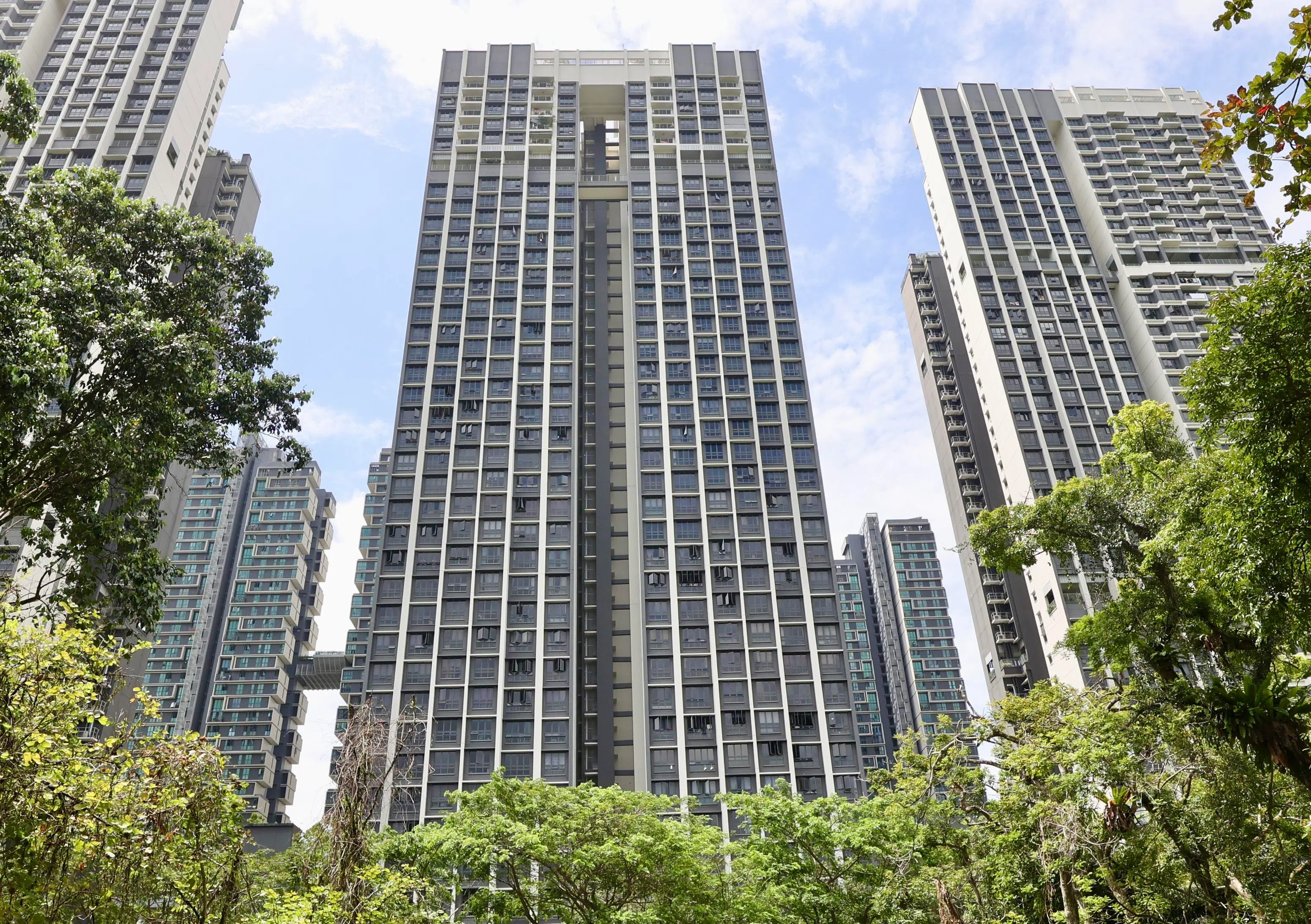 动辄30、40楼高的组屋在新加坡并不罕见。