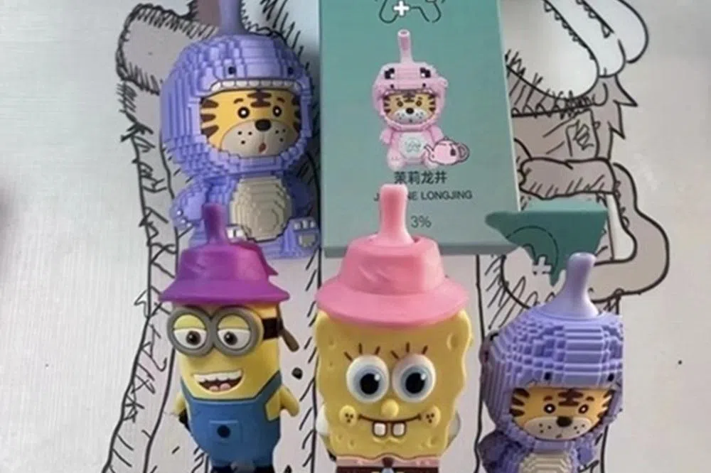 设计成可爱海绵宝宝和小黄人的电子烟。