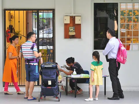 本地有越来越多托儿所针对迟接孩子的家长施行罚款。（档案照）