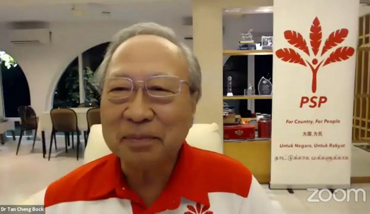  5月21日，前进党面簿上载陈清木医生与其他前进党成员首次在网上接见选民的视频。（前进党面簿） 