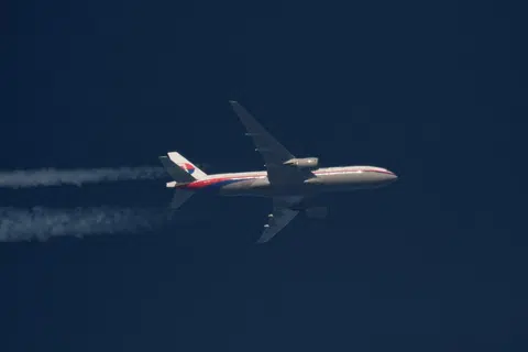 注册编号为“9M-MRO”的马航波音777客机在2014年2月5日飞过波兰领空。仅仅一个月后，这架飞机执行MH370航班飞行任务，踏上了不归路。（路透社）