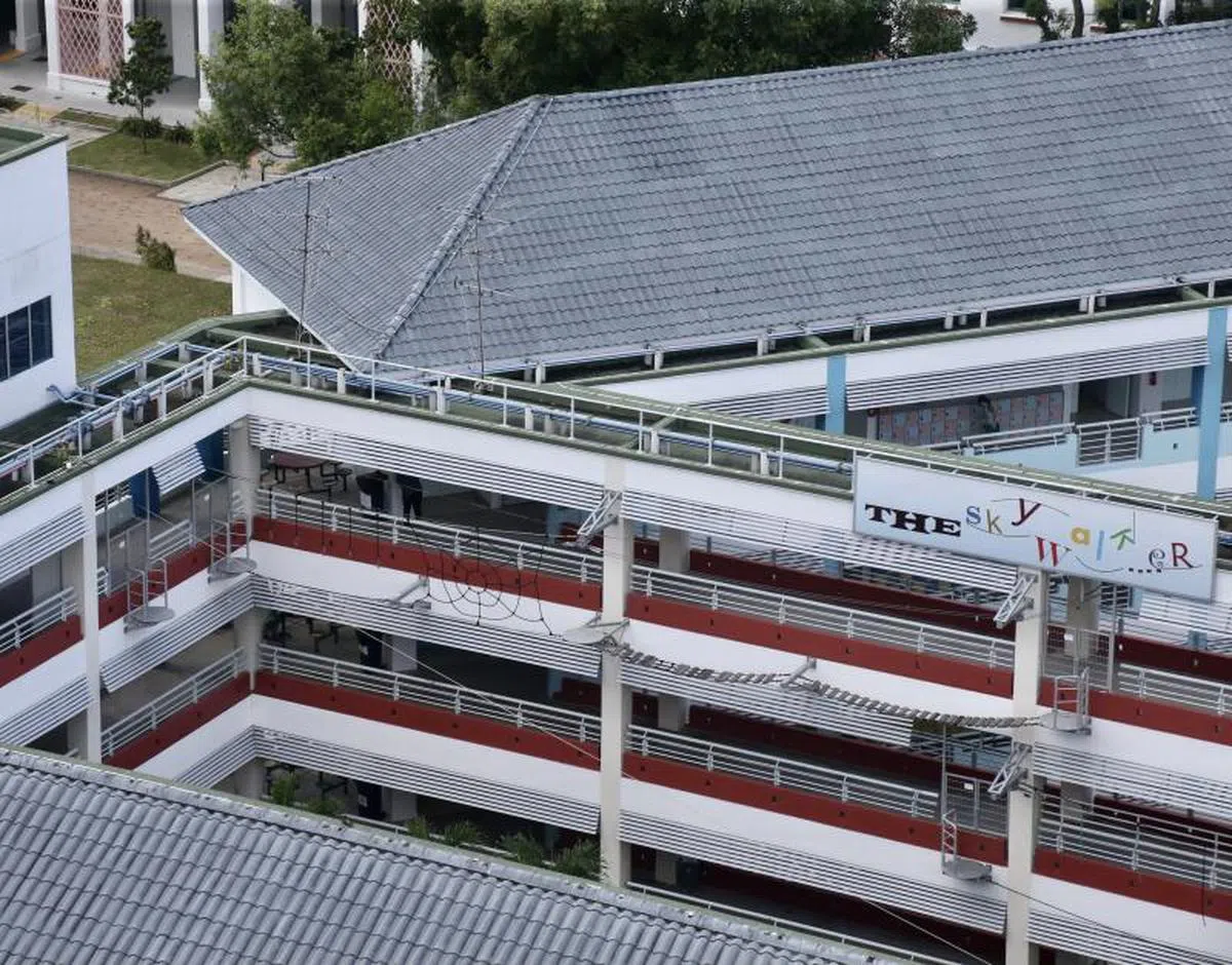  蔡厝港克勤小学小四女生2020年2月在学校参加高空项目时出事，女生系好安全配备踏出四楼站台，不知何故坠下，重伤送院急救。女生目前已经重返校园。（联合晚报） 