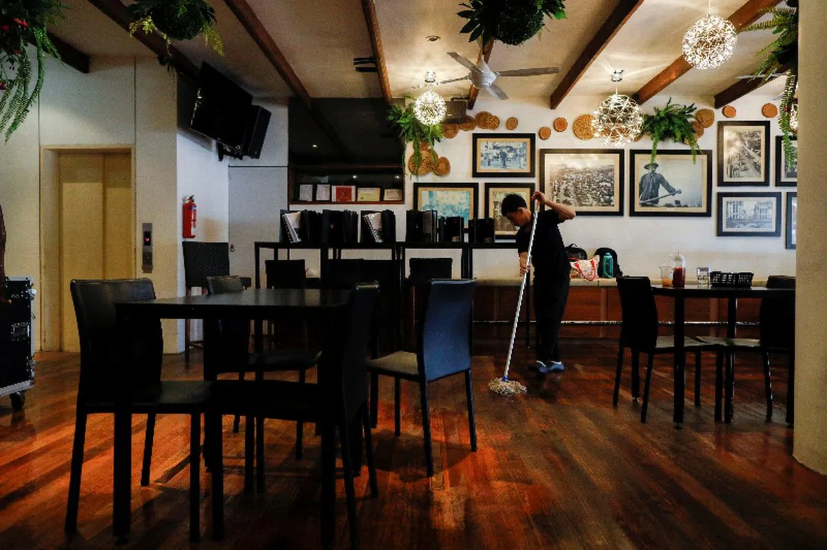  阻断措施展开后，本地餐厅一律禁止堂食。（路透社） 