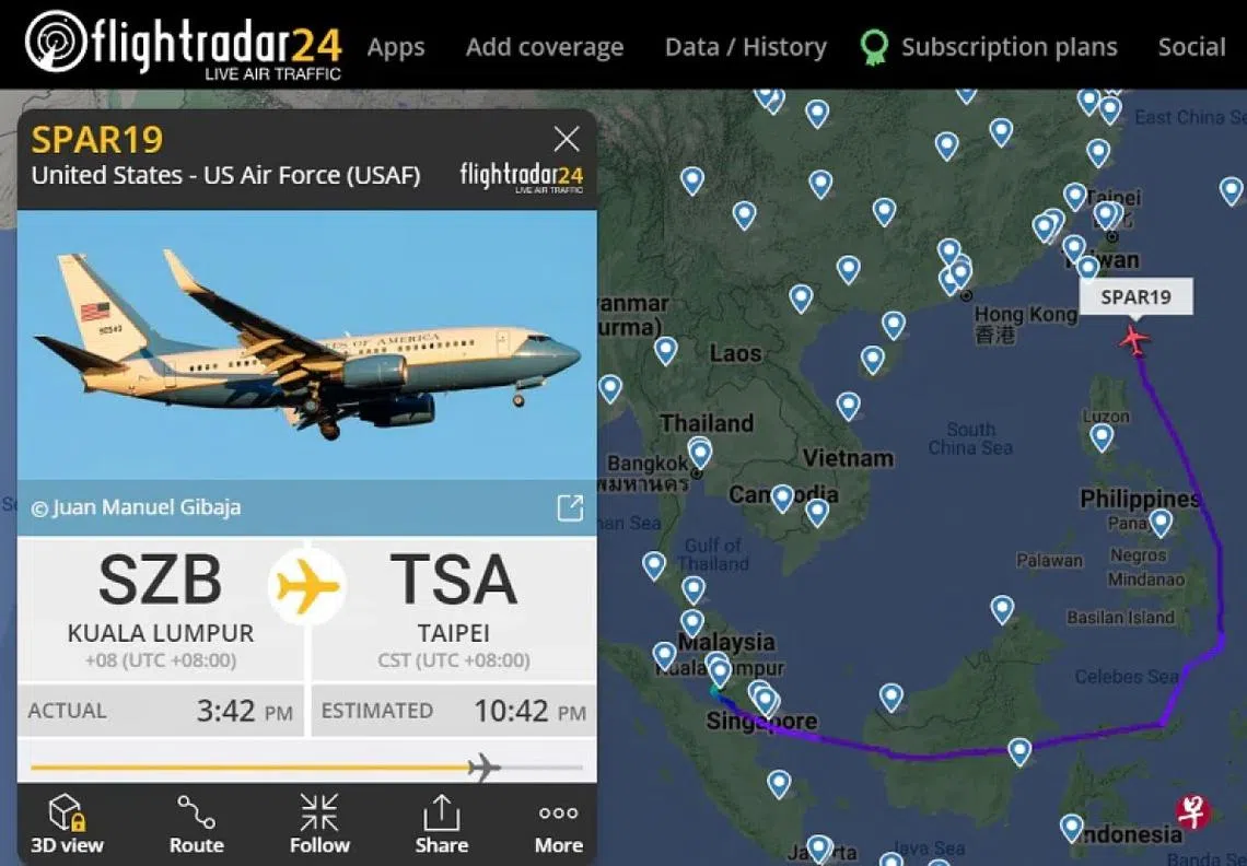 佩洛西专机于8月2日晚间的行踪，吸引数十万网民追踪。（联合早报）