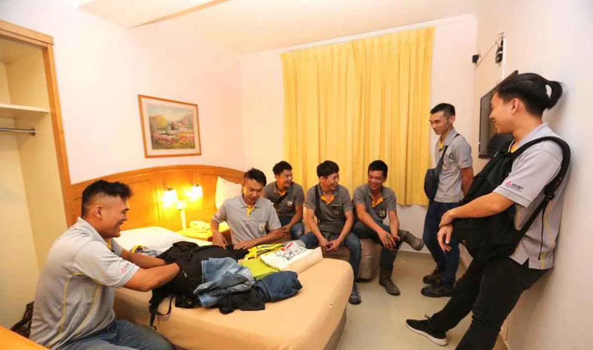  许多本地企业为旗下的马国员工安排酒店等住宿。（联合早报） 