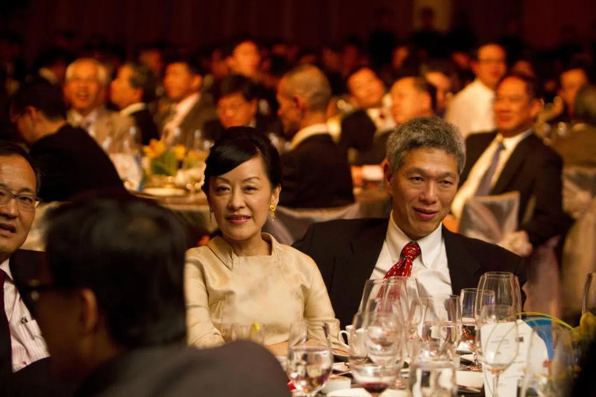  2010年，林学芬和李显扬出席新加坡企业奖晚宴。（商业时报） 