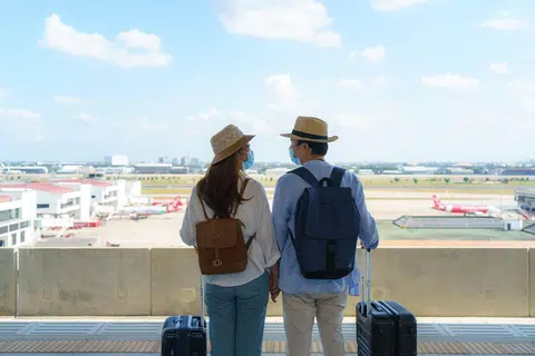 示意图：旅行中，全天24小时360度无死角地跟对方相处，平日里关注不到对方的小细节，都会在此时被发现并放大。（ALAMY）