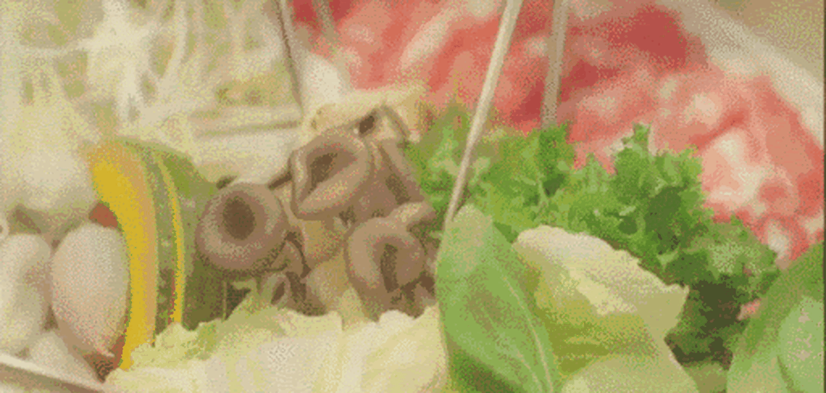  火锅不能少的就是蔬菜拼盘。（互联网） 