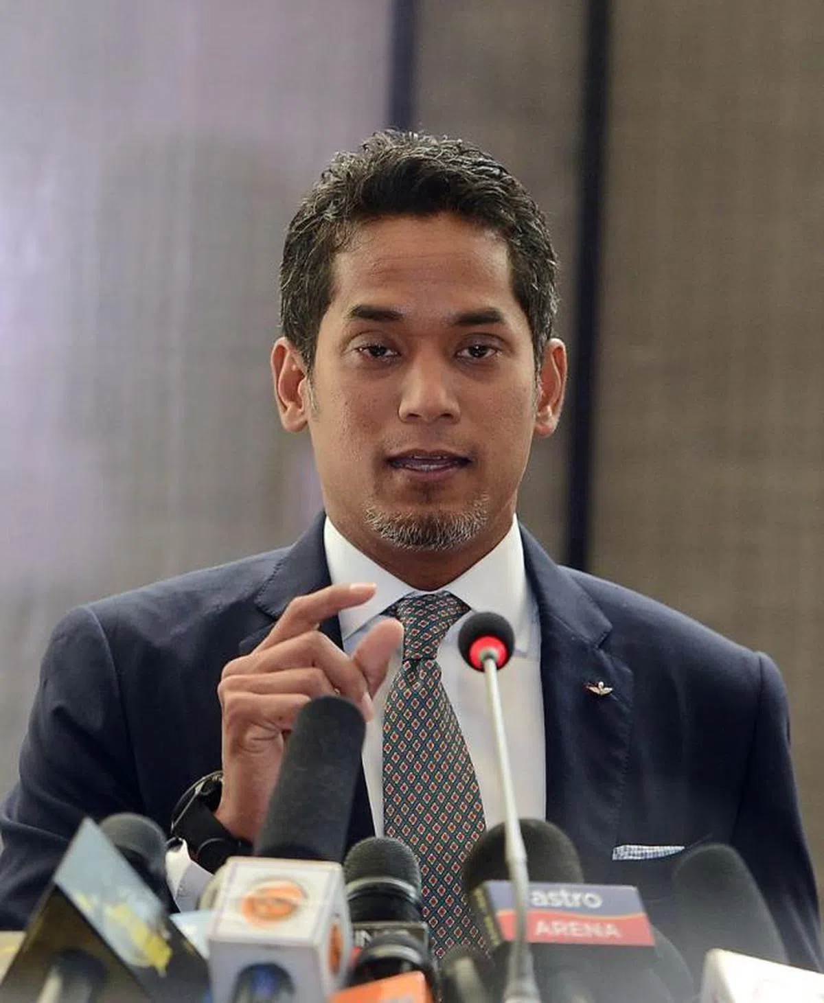  巫统林茂国会议员凯里发推特说：“我们需要让它成为公共案件，收集舆论，以进行谈判。”（联合晚报） 
