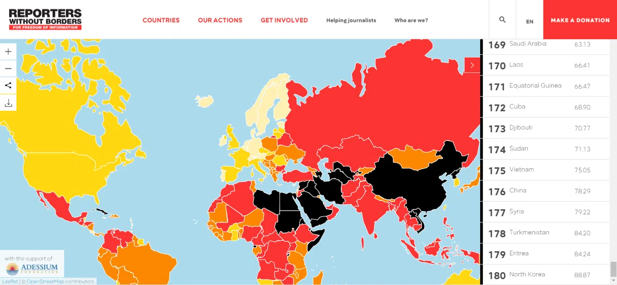  无国界记者组织发布的2018年新闻自由指数显示，中国大陆新闻自由排行第176，倒数第五名。新加坡排名第151。（无国界记者） 