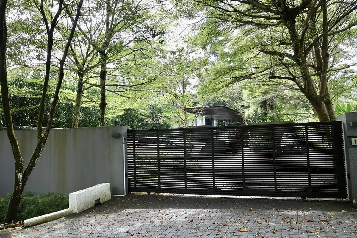 洗钱案被告苏海金住所友和园（Ewart Park）优质洋房大门。（新明日报）