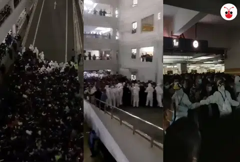 身穿白色隔离服的工作人员筑起人墙，试图维持现场混乱拥挤的场面。（红蚂蚁制图）