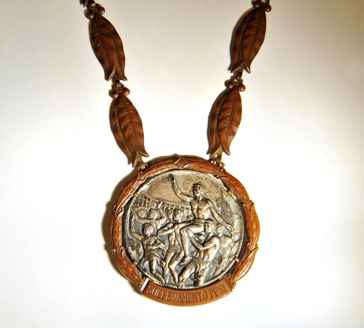 1960年的奥运奖牌原来长这个样子，果然很有“罗马风”！（海峡时报）