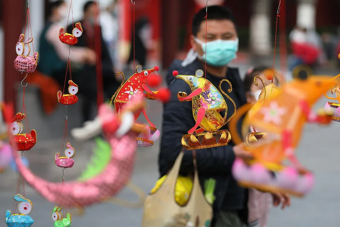 南京迎接鼠年的纸扎灯笼。（中新社）