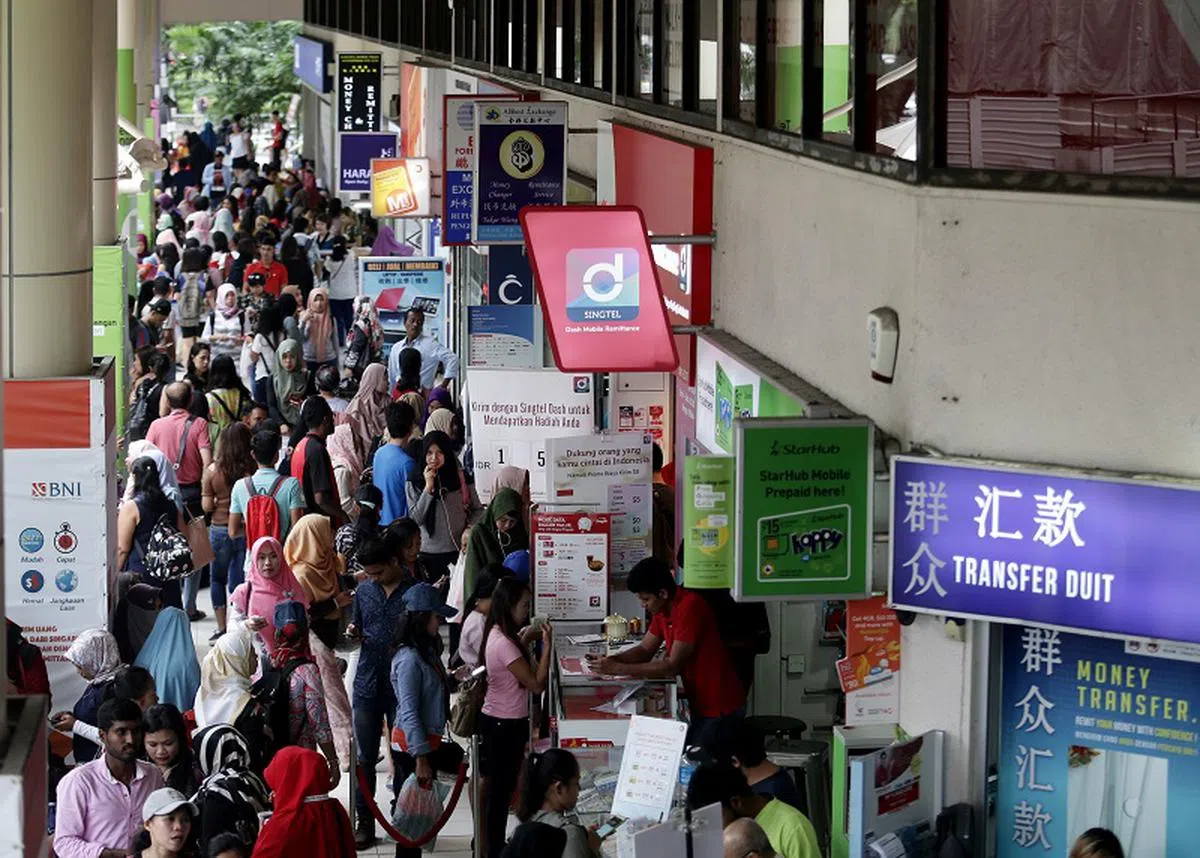  City Plaza是新加坡印尼女佣周末聚集的场所。（新明日报） 