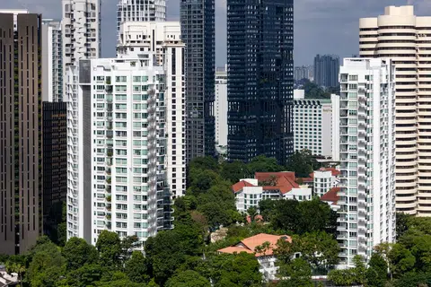 混凝土是常用的建筑材料，但其吸热快的特性，也让城市化程度高的新加坡出现热岛效应。（联合早报）