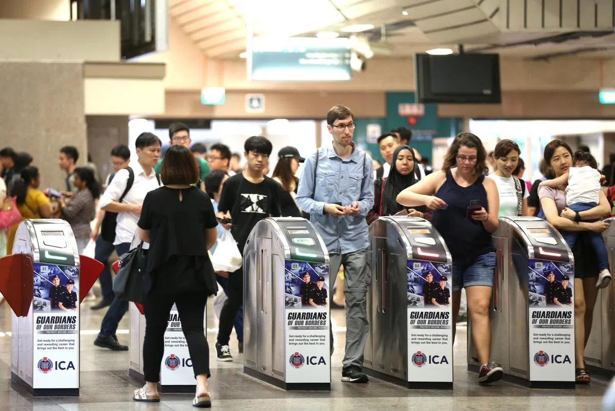  公交理事会将在未来4年持续检讨车资。（联合早报） 