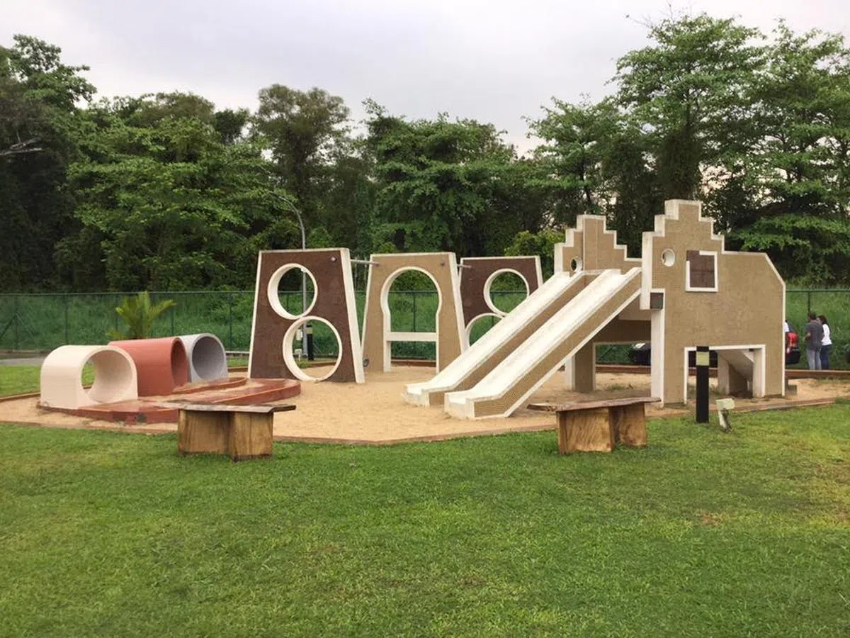  （Singapore Atrium Sale） 