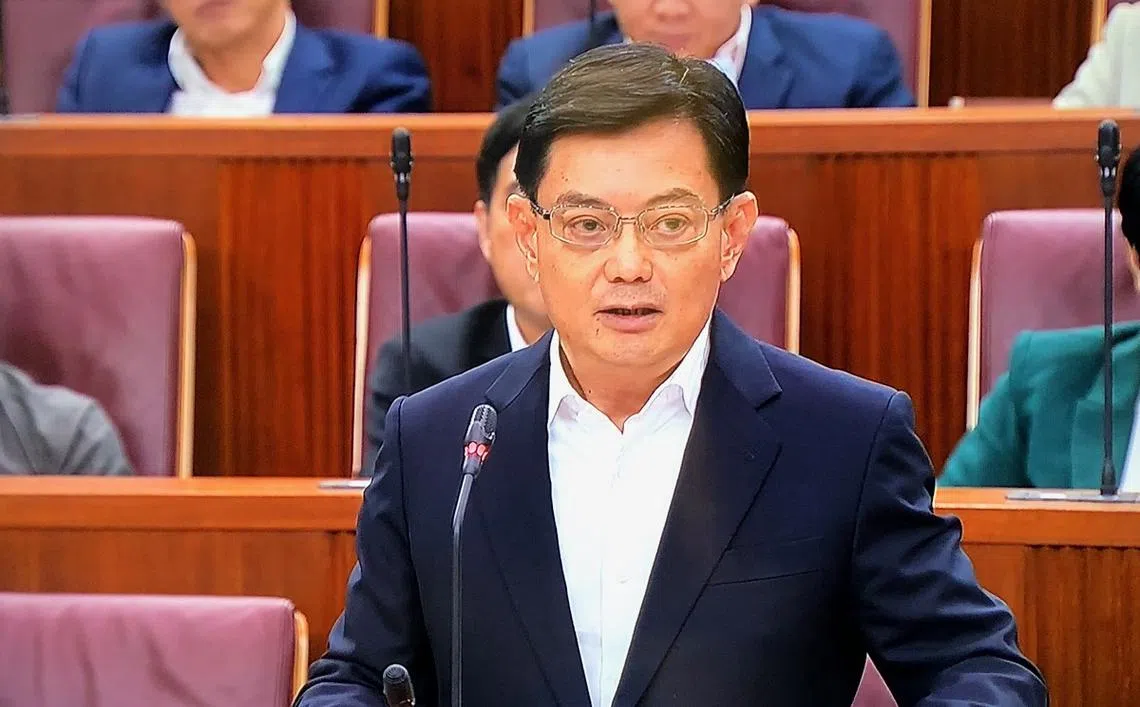 副总理兼财政部长王瑞杰今天头一回以副总理身份在国会上颇有气势地读出长达37页的“诚信动议”。（国会视频截图）