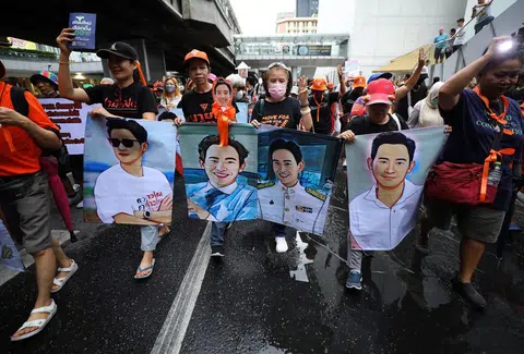 泰国前进党支持者上街示威，抗议政治人物拒绝让获得最多民意委托的前进党党魁披塔任相。（欧新社）