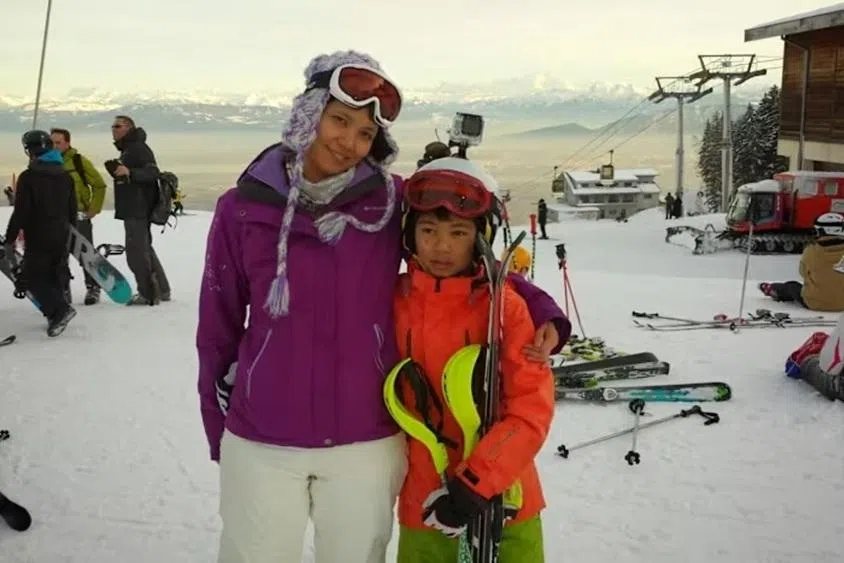 法伊兹小时候常常与家人一起滑雪。