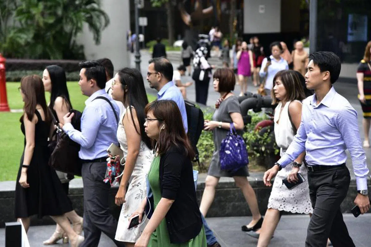  人力部稍早前宣布本地有47家公司违反公平雇佣条例与规则。（海峡时报） 