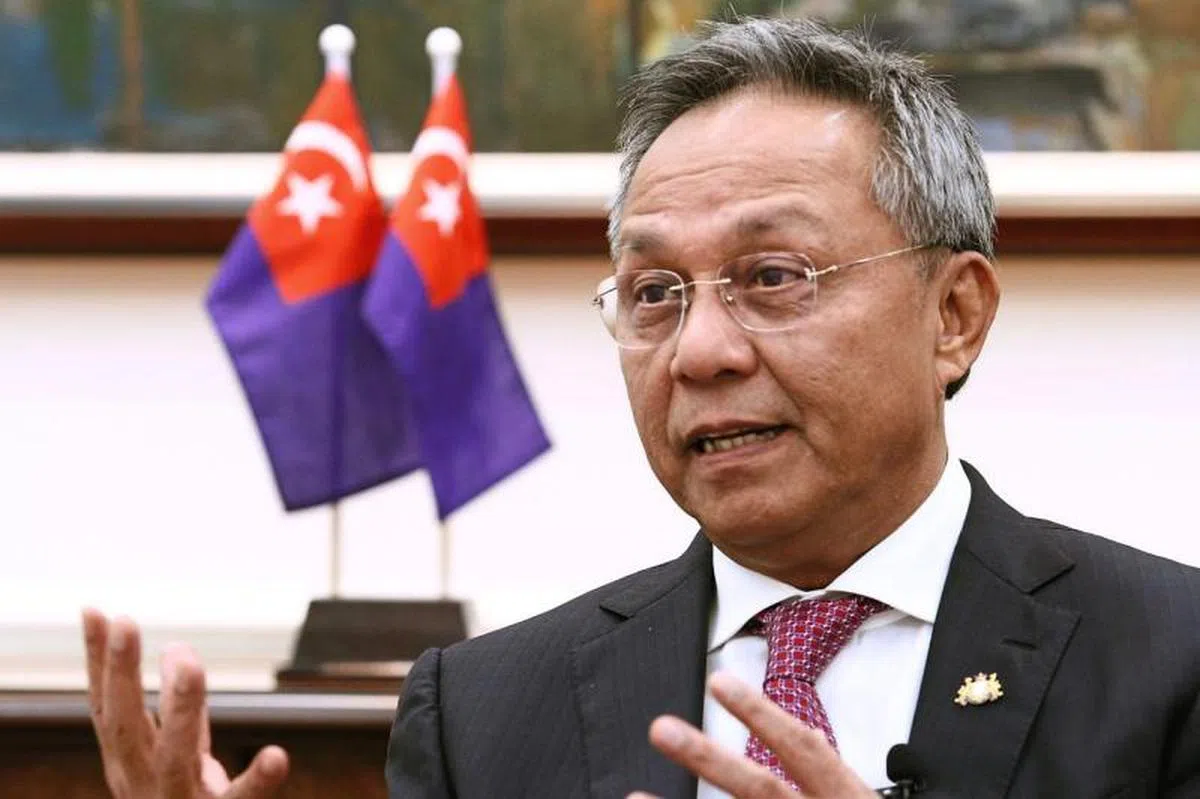 哈斯尼。（星报）