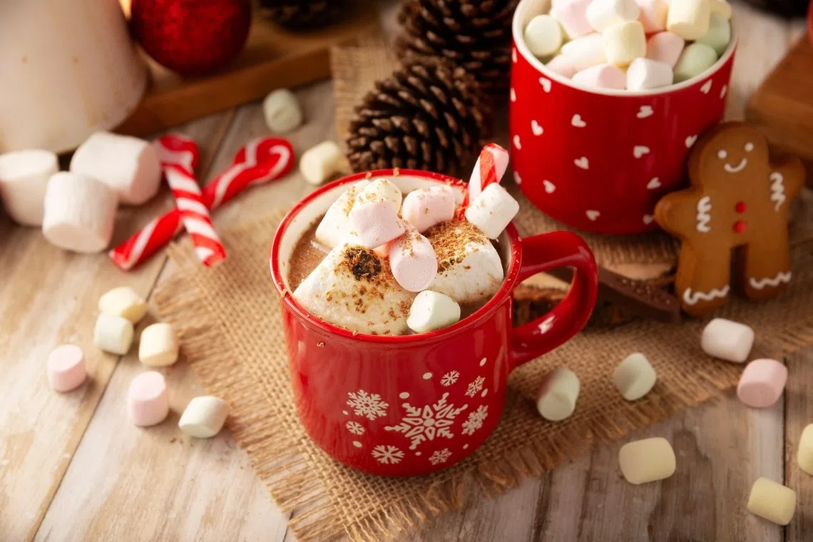 一到冬天，很多人喜欢把棉花糖加进热巧克力饮品。