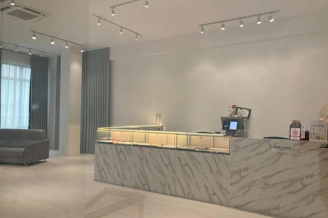 乍看之下，你可能会以为这是某家婚纱店的等候区。